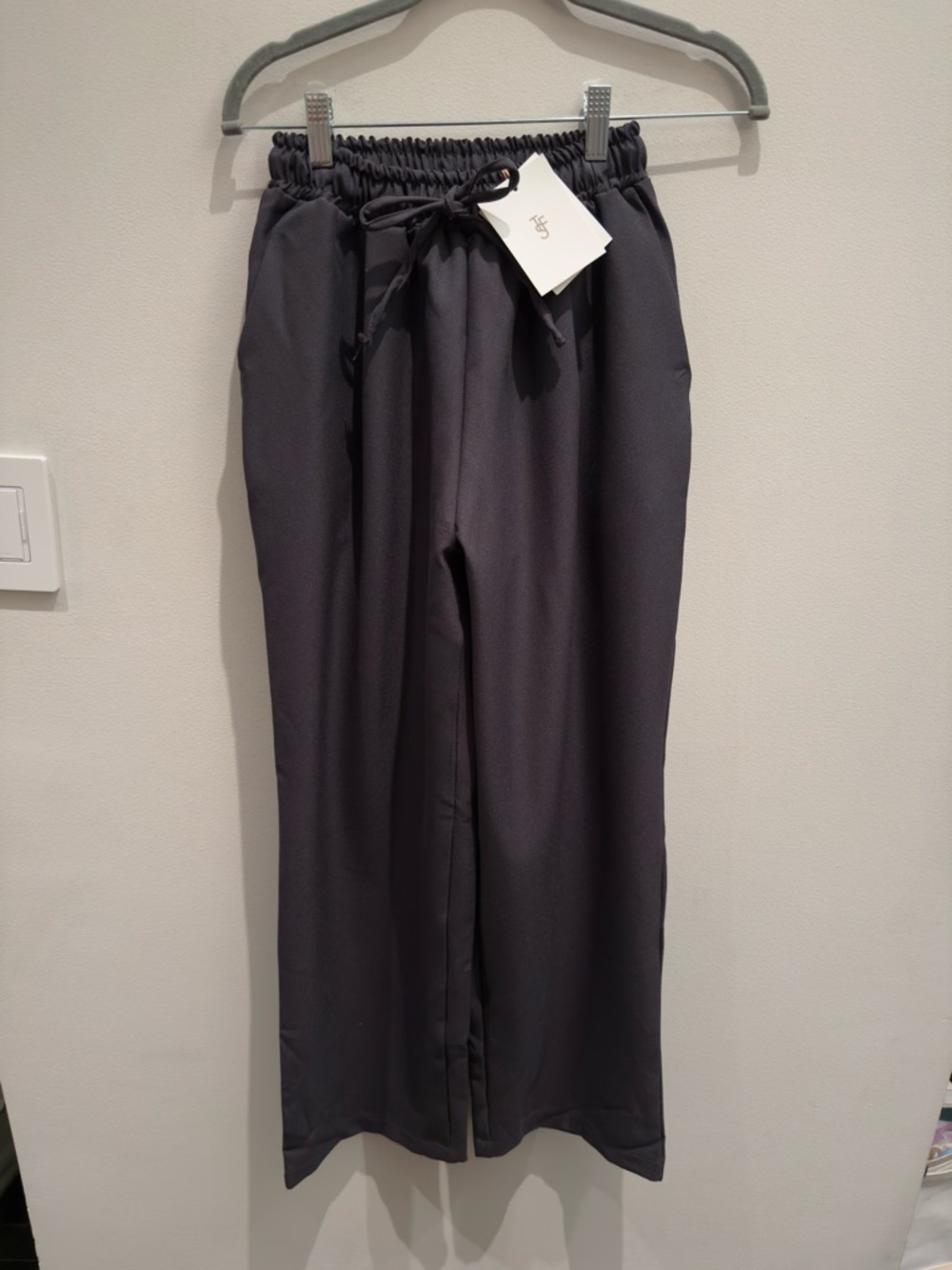 NWT- The Frankie Shop Janell Flowy Pants Dark Gray Size XS Women’s